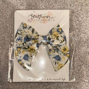Southern Adoornments Floral Bow, Right Side Clip